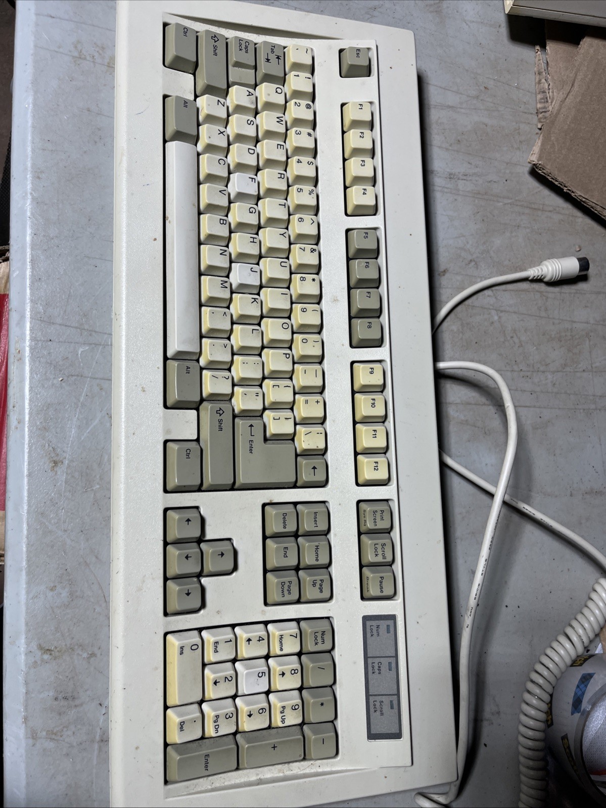 Mitsumi Electric Co Mechanical Keyboard Model KPQ-E99YC-11 pin DIN plug Untested