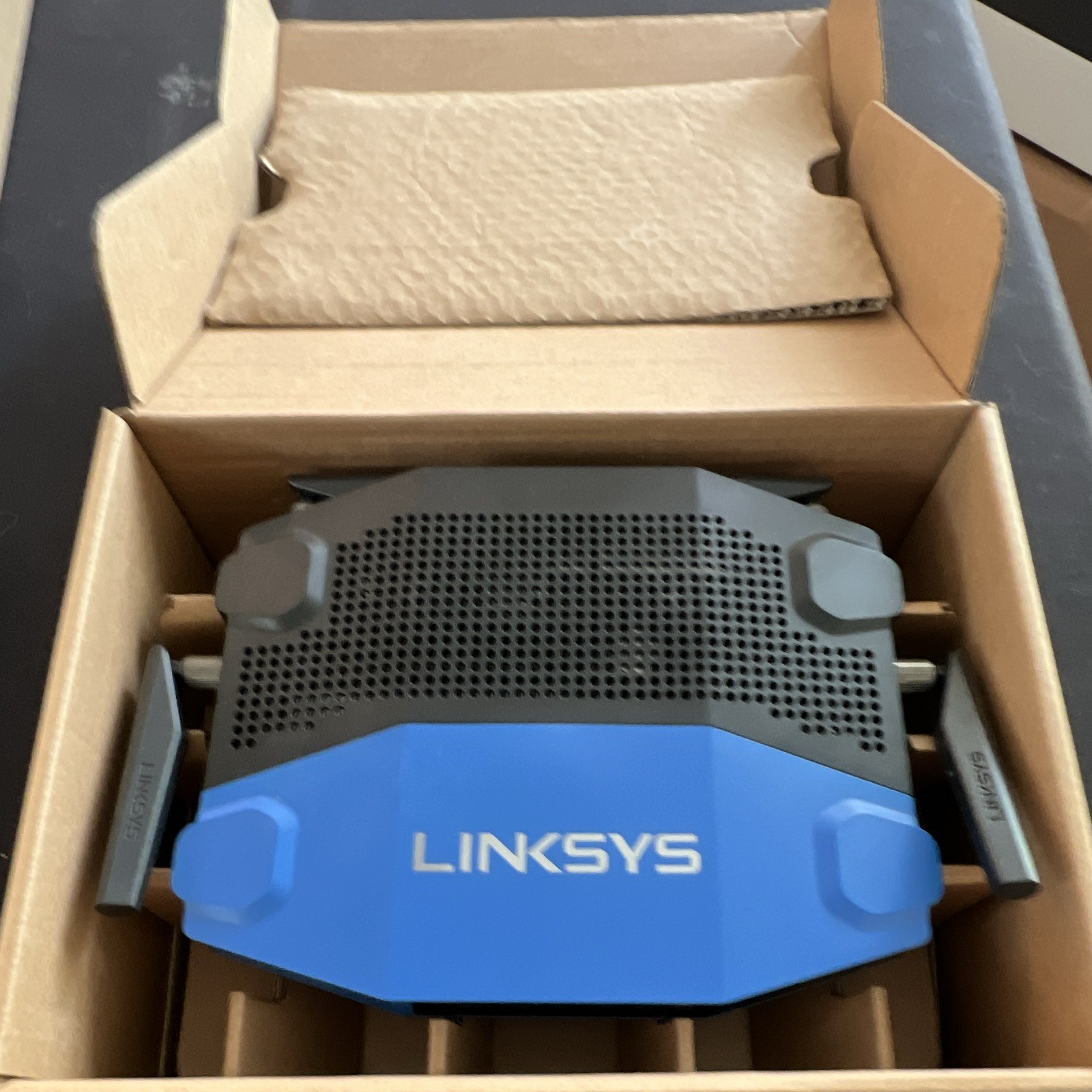 Linksys WRT1900AC AC1900 Dual-Band Gigabit WiFi Router 4-Port w/ Adapter