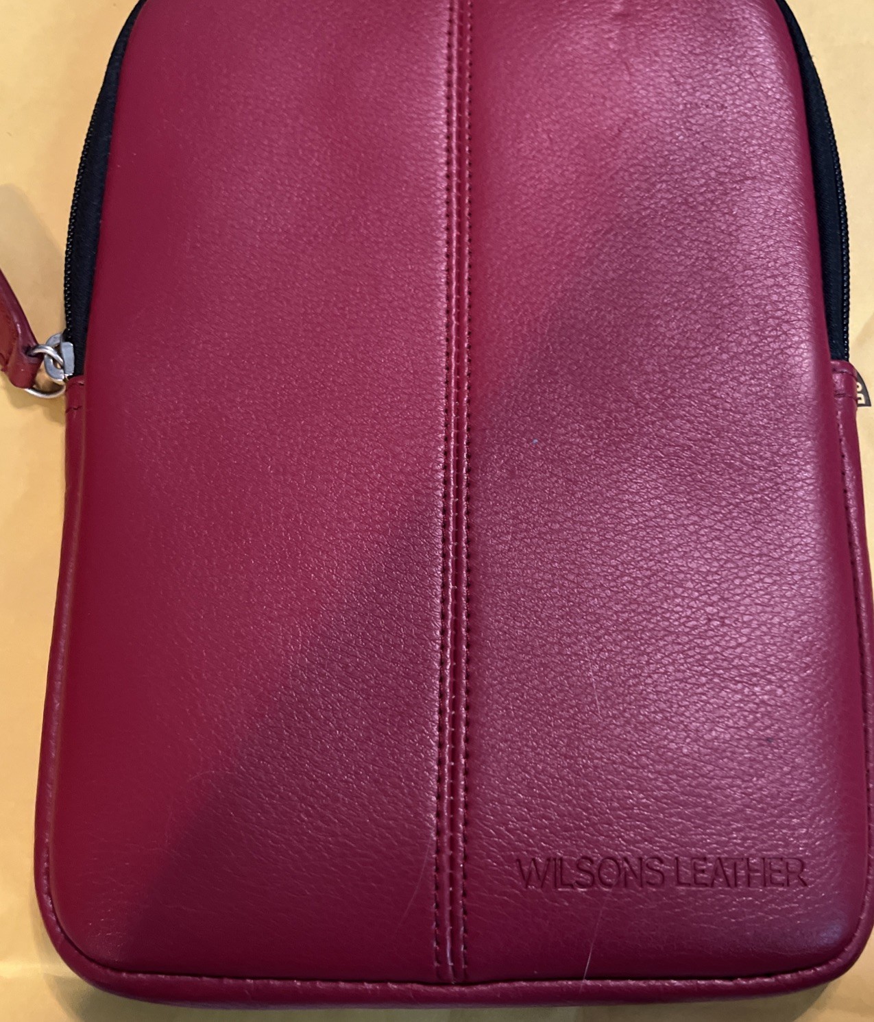 Red Wilsons Leather zip tablet and e-reader sleeve vertical center seam Detail