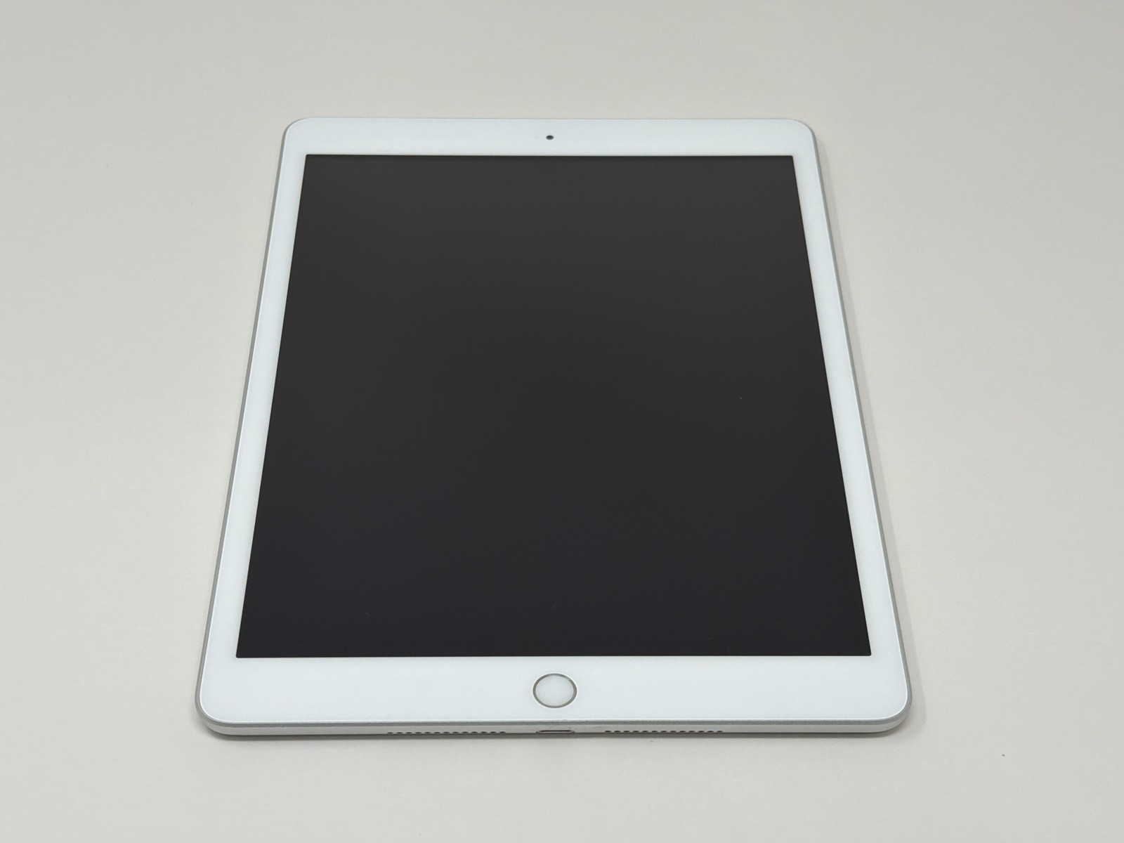 Apple iPad 8th Generation 10.2in 128GB WiFi Silver A2270 MYLE2LL/A DEFECTIVE