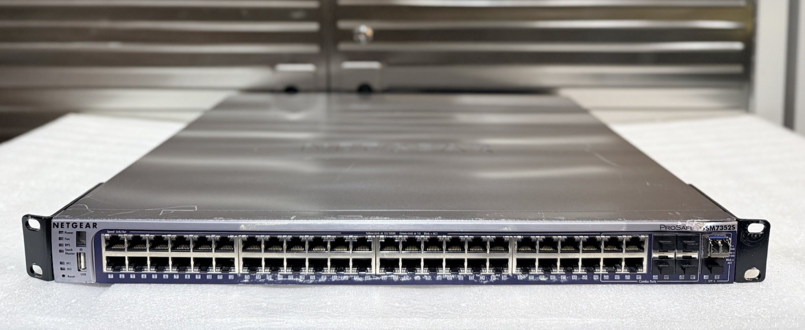NETGEAR GSM7352S V2 ProSAFE 48+4 Gigabit Ethernet w/ 2 AX742 Stacking Modules