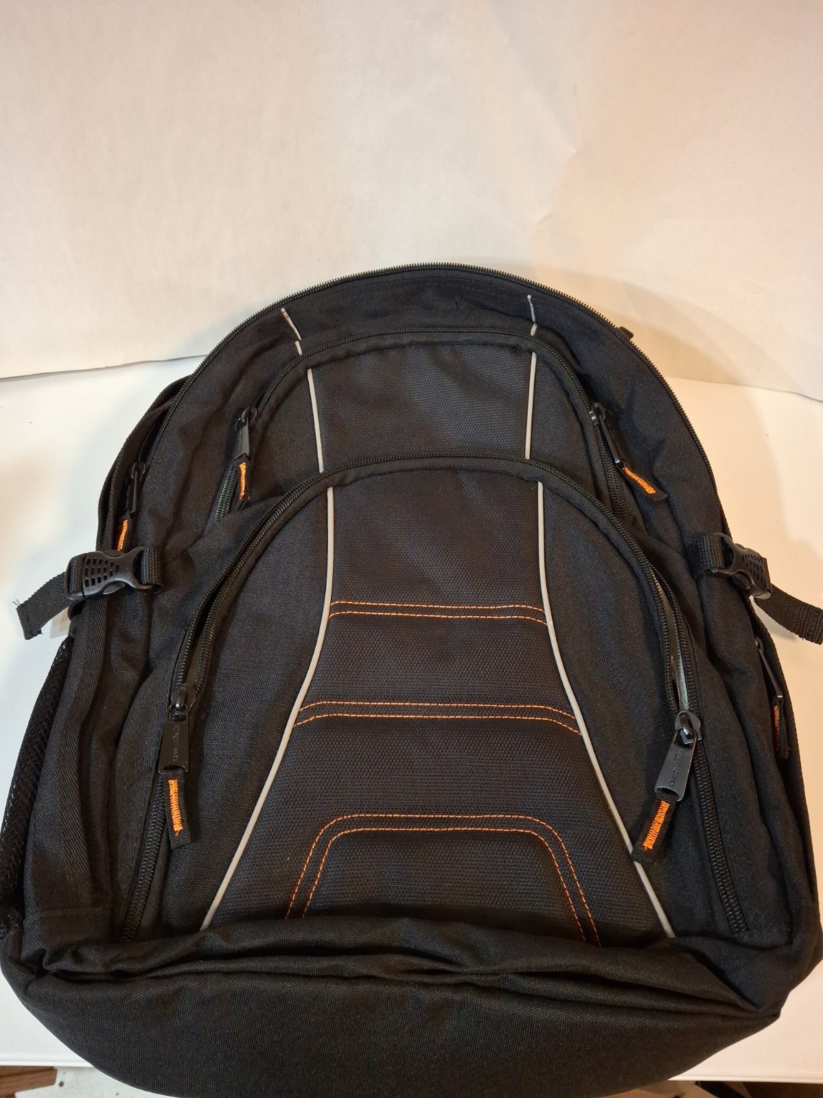 Amazon Basics 17-inch Travel Laptop And Tablet Backpack New