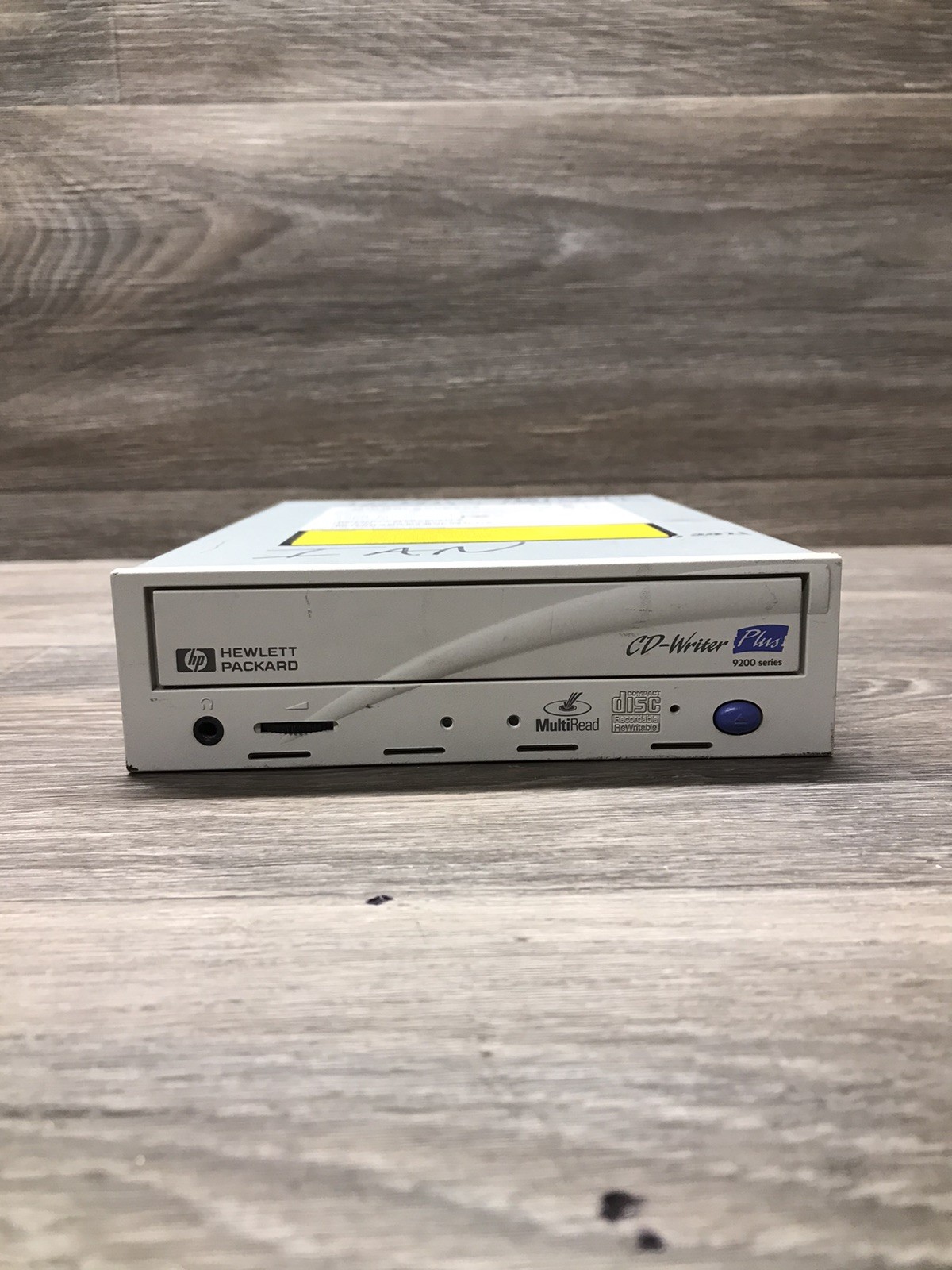 Hewlett Packard HP CD-Writer Plus 9200 Series Internal SCSI Optical Drive