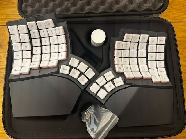 US Glove80 Rev 2 with Travel Case Grey / Kailh Choc v1 Red Pro Linear 35gf