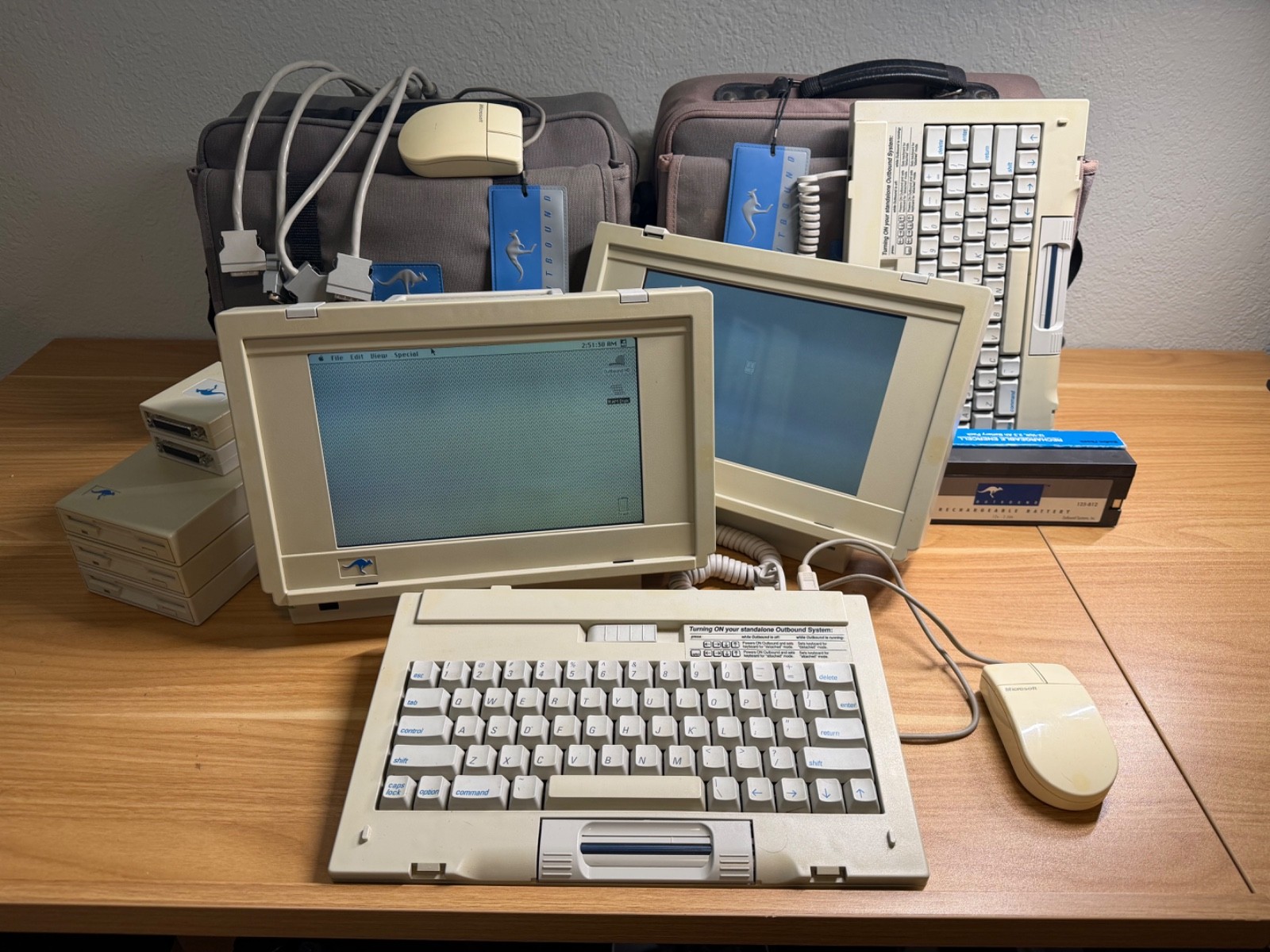 :::RARE::: Ultimate Outbound Laptop Model 125 Museum Lot - Apple Mac Compatible