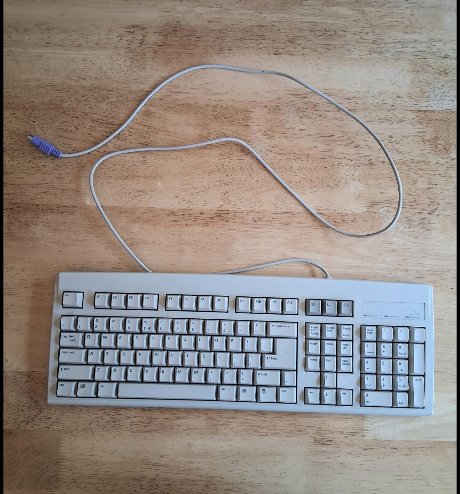 RARE VINTAGE BTC KEYBOARD MODEL: 5201 WINDOWS PS/2