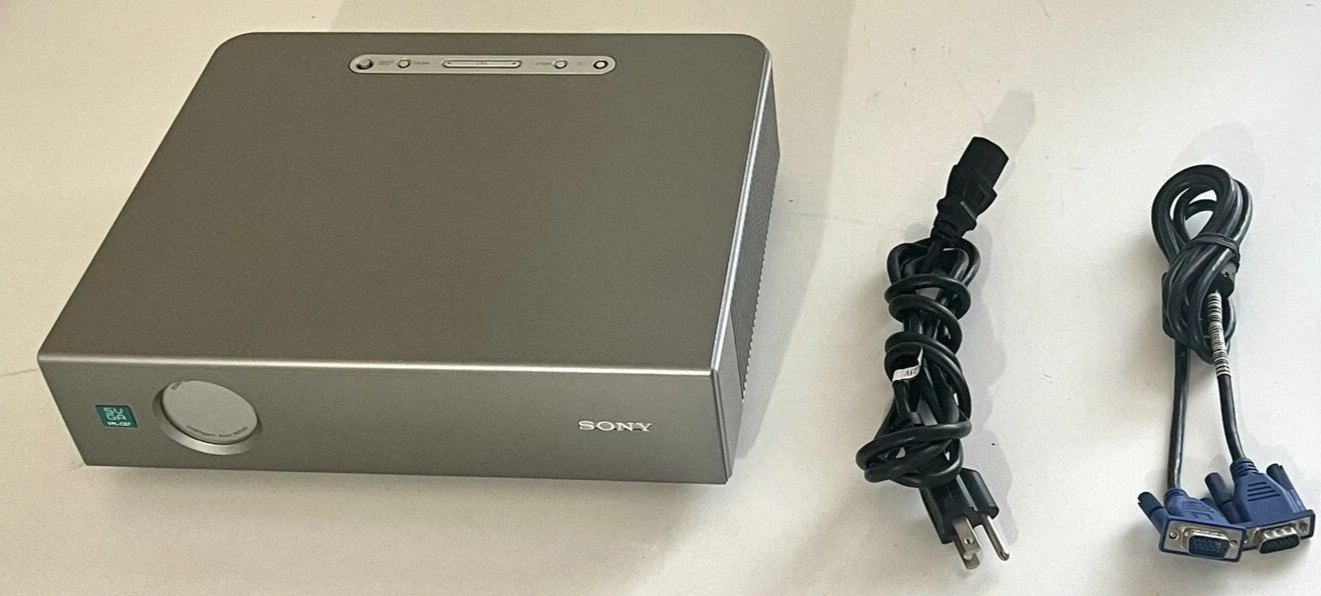 SONY VPL-CS7 LCD Data Projector w/ Cables & Cord