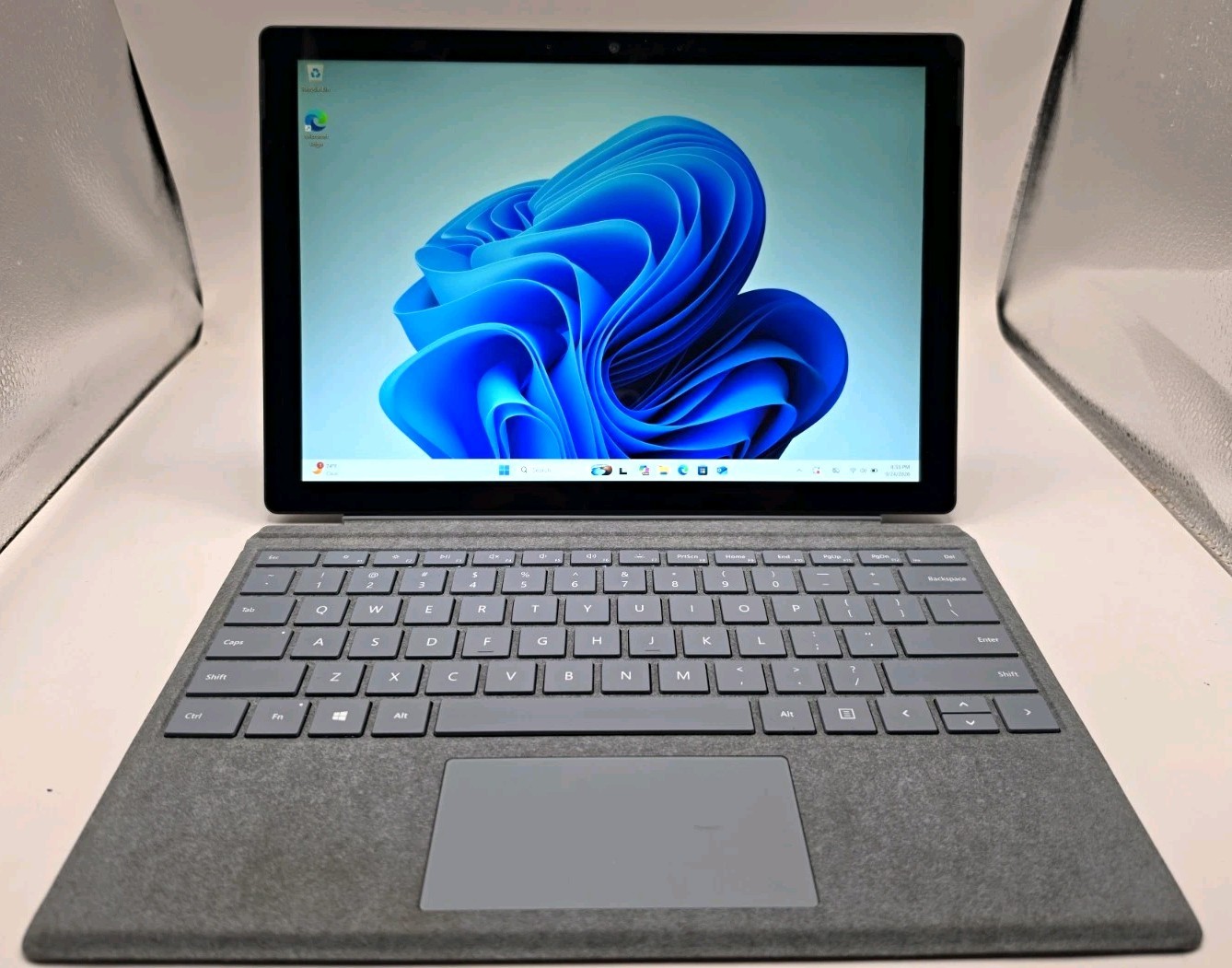 Microsoft Surface Pro 7 i7-1065G7 16GB 256GB SSD Keyboard, Charger bundle READ