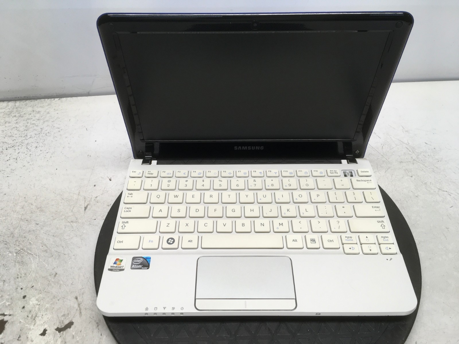 Samsung NP-NC110-A02US Intel Atom N455 1.66GHz 1 GB NO HDD No Batt READ