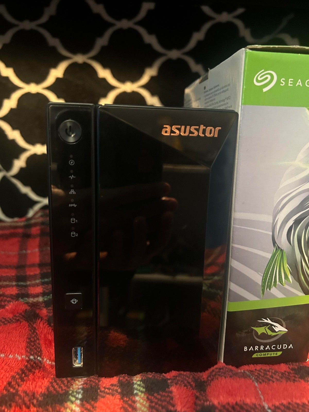 Asustor AS3202T NAS + 1TB HDD - Works Great(No Power Adapter)