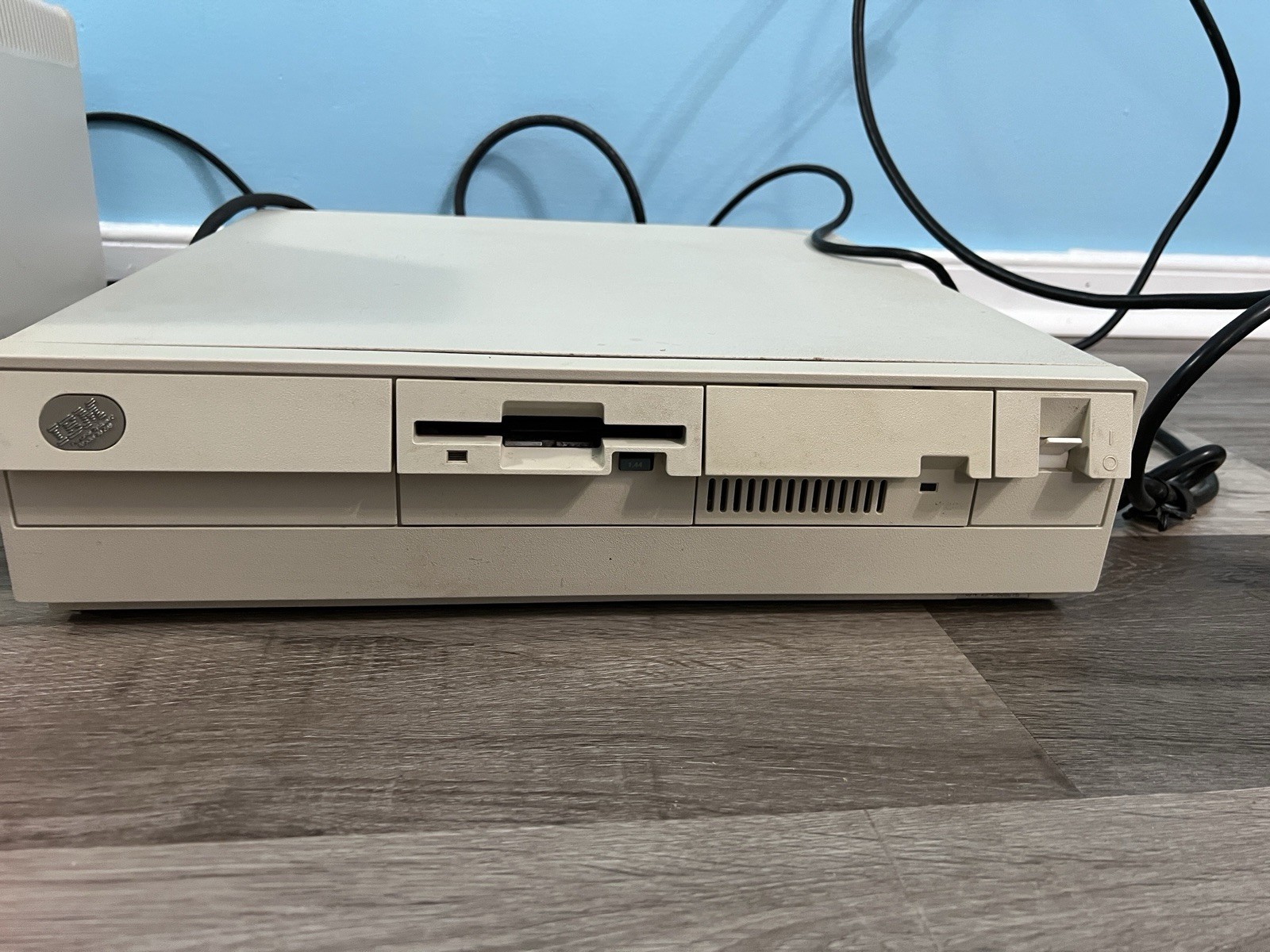 IBM Personal System 2 PS/2 Model 30286 No hard drive AS IS FOR PARTS