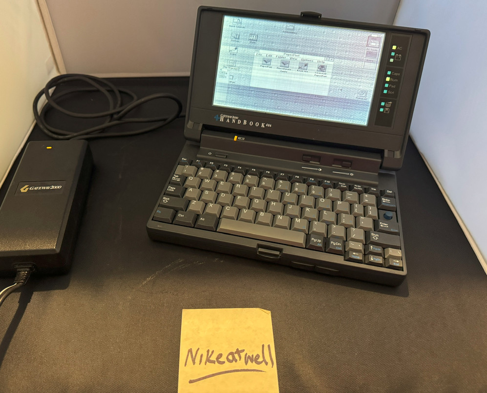 Make me an offer  Working Gateway 2000 Handbook 486 Laptop w/AC adapter