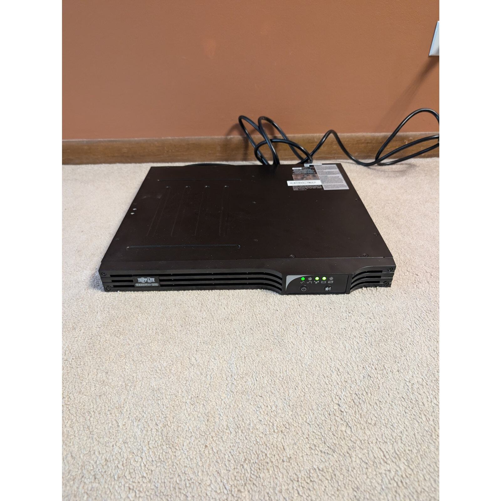 Tripp Lite SMART750RM1UN Tripp Lite 6-Outlet 600W Line-Interactive Sine Wave UPS