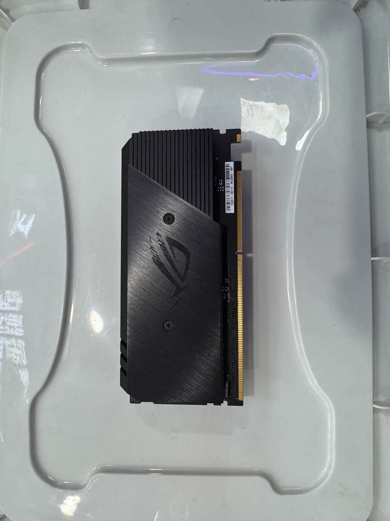 ASUS ROG DIMM.2 HS GEN4 V2 Card Supports 2 NVMe M.2 SSD For ASUS ROG Motherboard