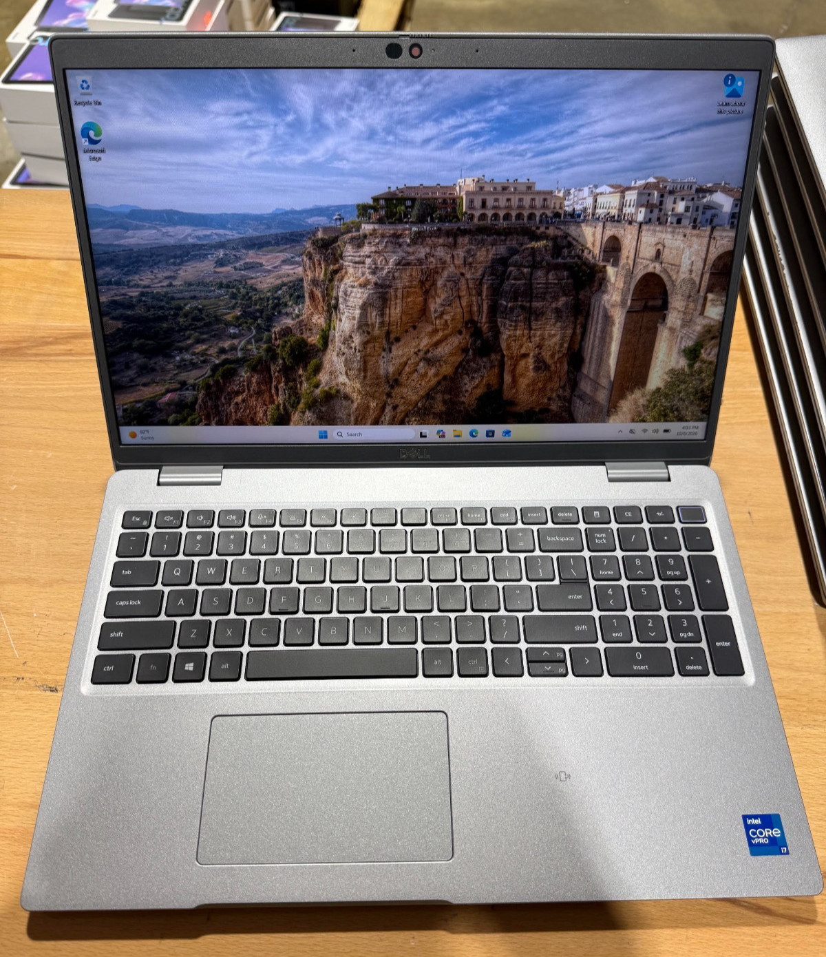 Dell Latitude 5520 15.6" Intel Core i7-1185G7 16GB RAM 512GB SSD Win 11 Pro @JB