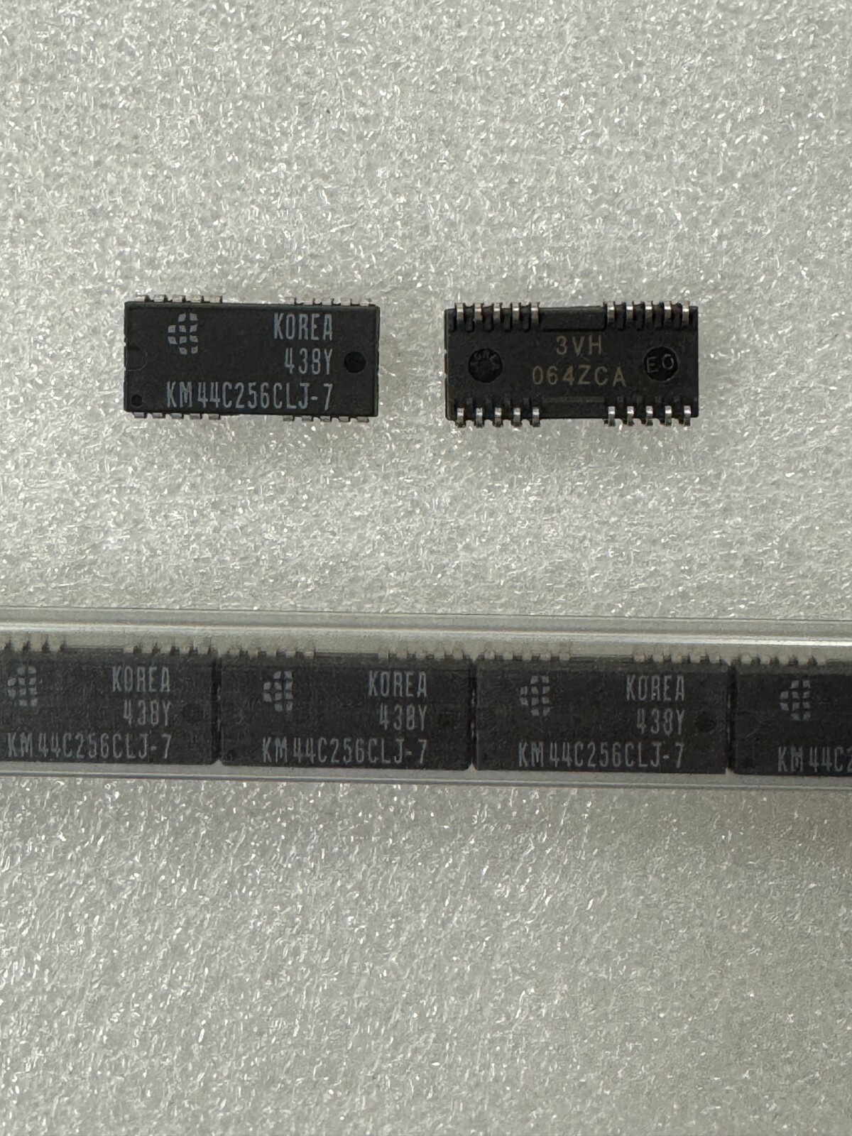 Vintage Samsung 256x4 DRAM FAST PAGE MODE Low Volt KM44C256CLJ-7 SOJ-20 (2 PCS)