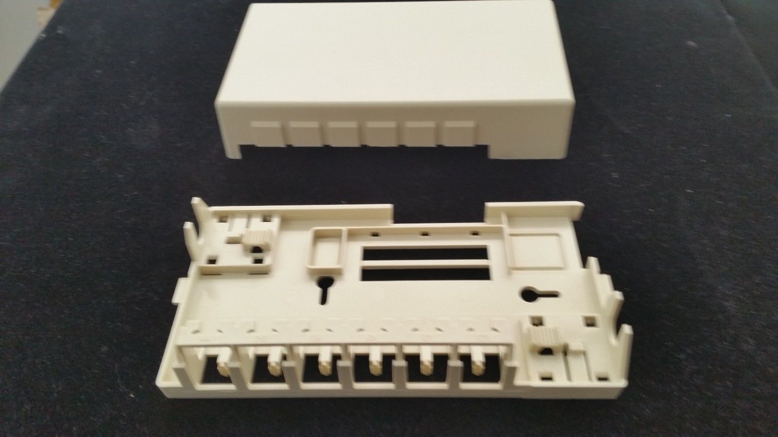 LEVITON 41089SIP   QUICKPORT 6-PORT SURFACE MOUNT DATA JACK HOUSING IVORY