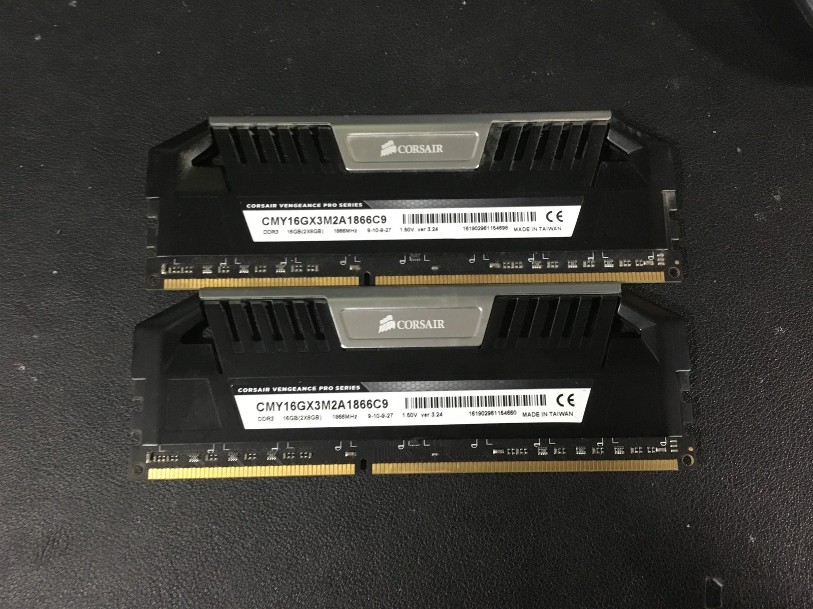 *KIT OF 2* Corsair Vengeance Pro DDR3-1966 8Gx2 CL 9-10-9-27 CMY16GX3M2A1866C9