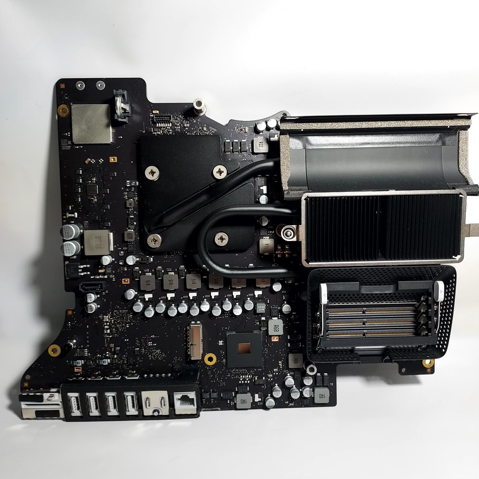 Apple iMac A2115 27" 2019 i9 Logic Board  3.6GHz Radeon Pro 580X 8GB 820-01236-A
