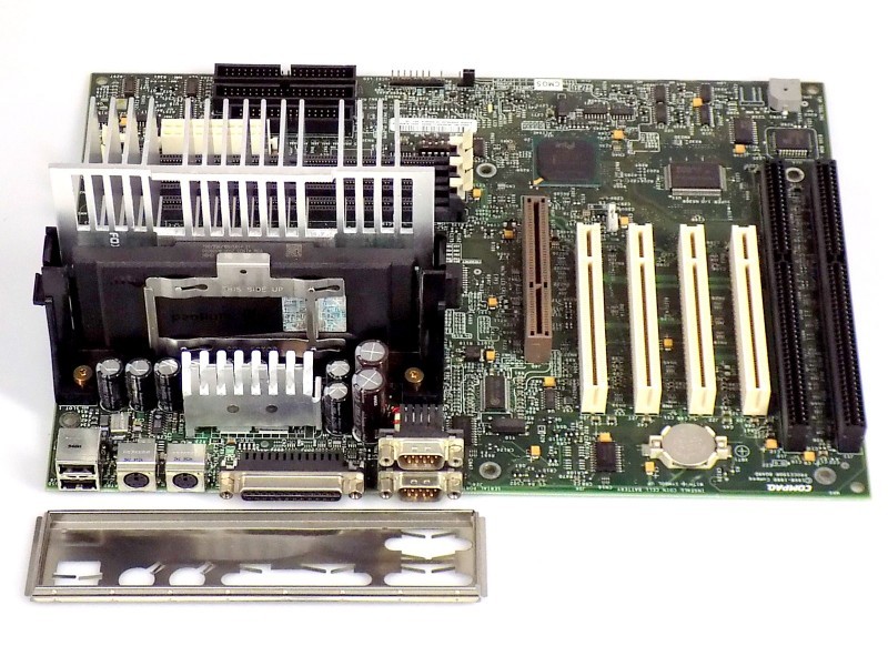 HP Compaq 118053-001 Slot 1 AGP ISA + Intel P3 700Mhz Motherboard CPU Retro Bundle