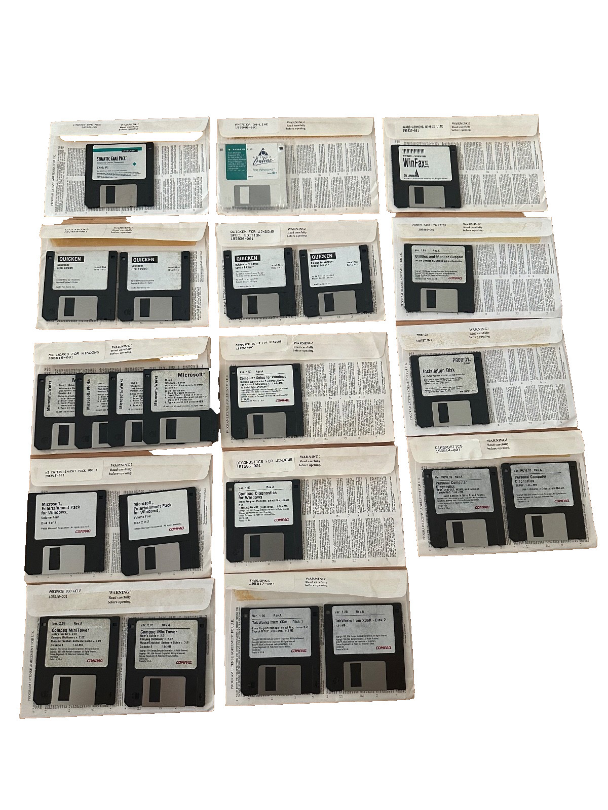 Lot of Vintage Floppy Disc AOL Quicken Windows Compaq Tabworks Symantec Game