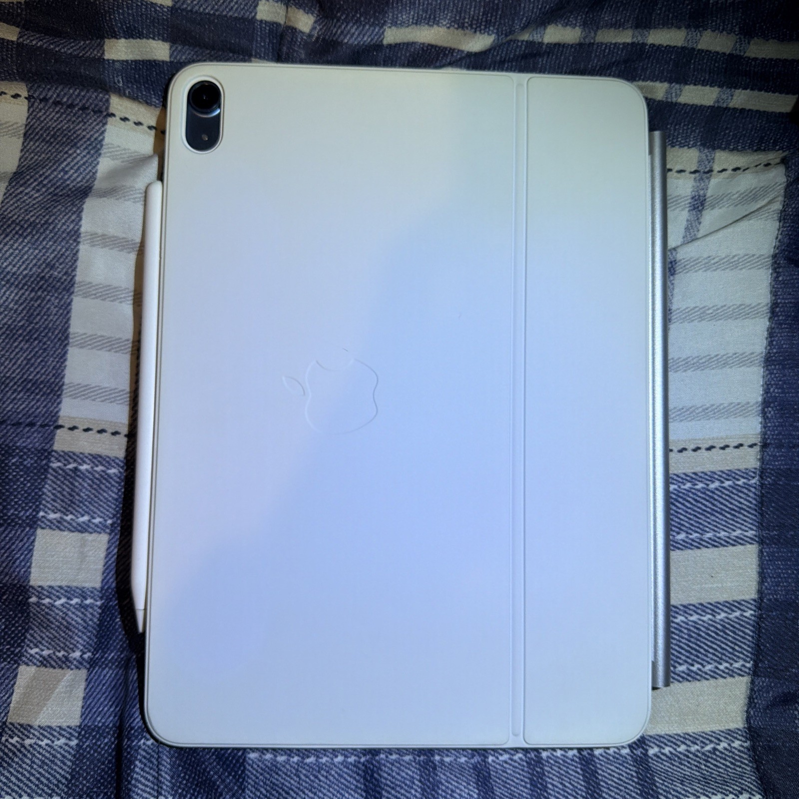 iPad Air 5th Gen 256GB Magic keyboard bundled items Apple Pencil 2nd gen
