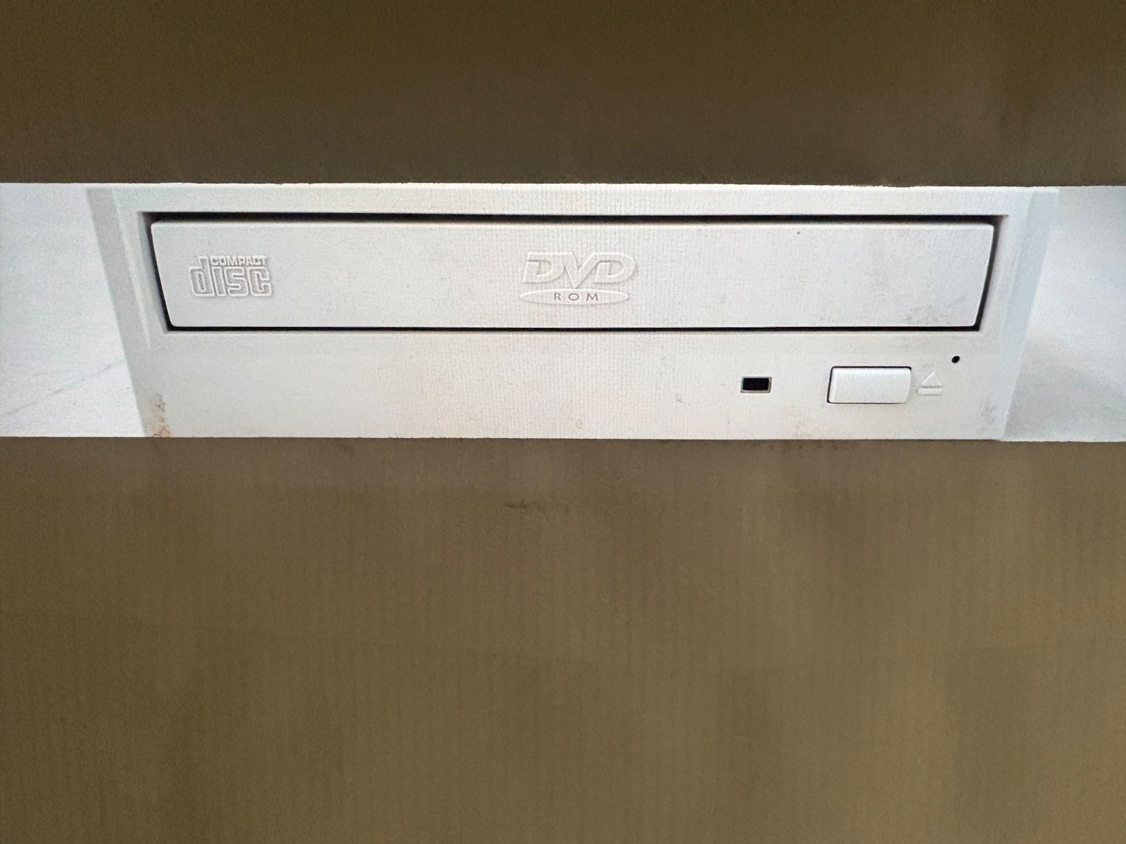 Toshiba SD-M1402 DVD-ROM Drive Brand New Factory Sealed From 2000