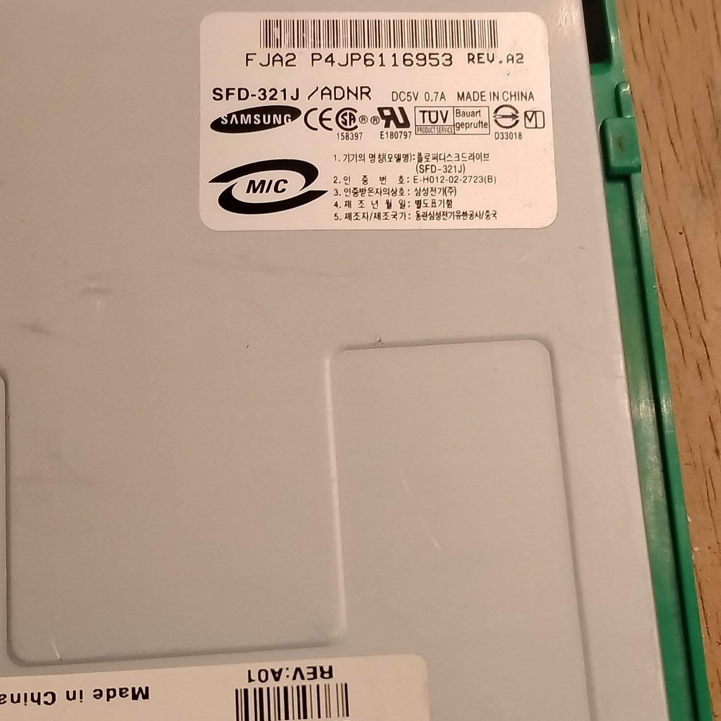 Samsung SFD-321J/ADNR 3.5in Internal Beige Floppy Drive IDE/PATA for PC