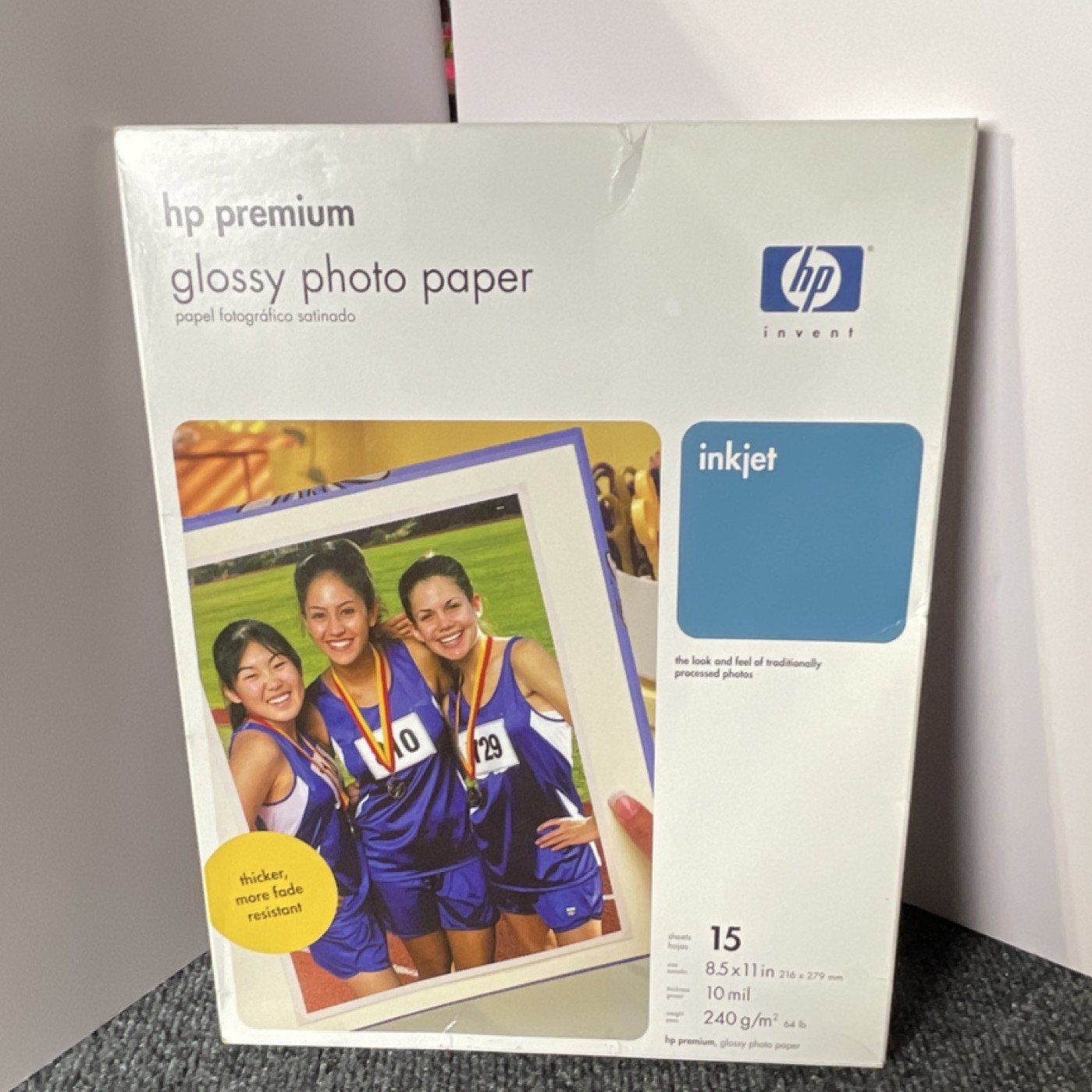 HP Premium Glossy Inkjet Photo Paper 8.5x11 240g/m² 15 Sheets C6039A
