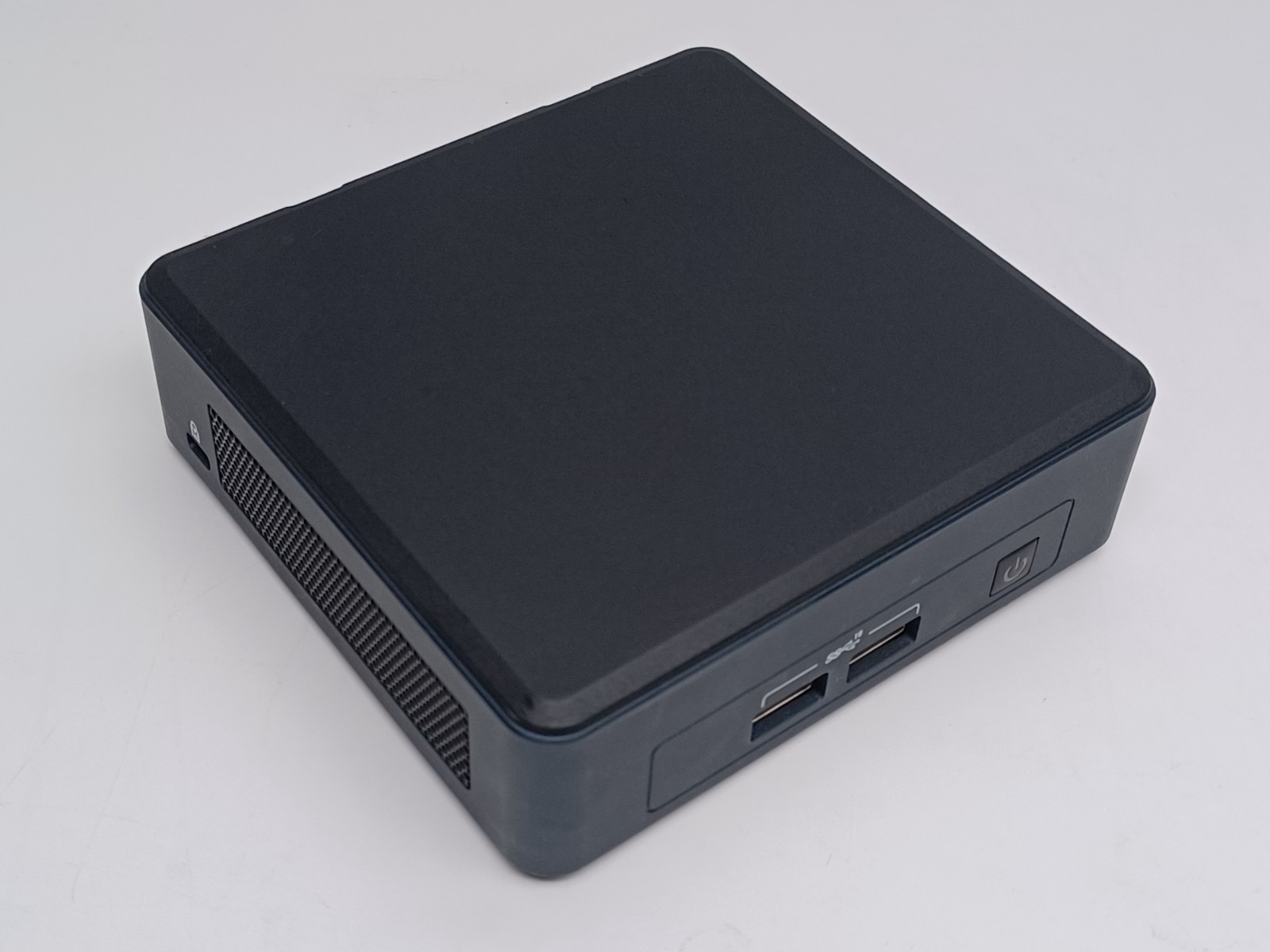 Intel NUC NUC11TNKi3 i3-1115G4 8gb RAM 256gb SSD windows 11 pro