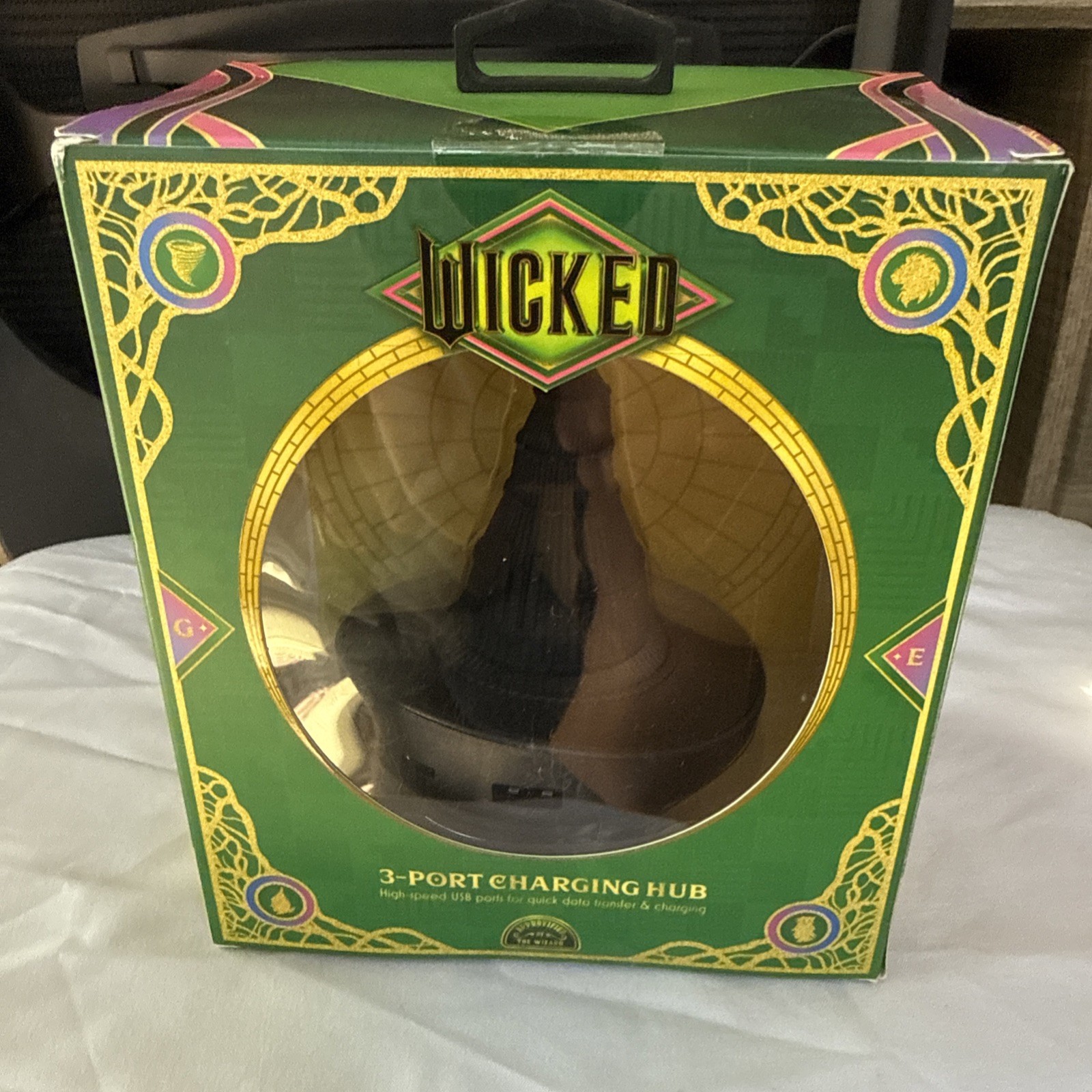 New in Box Wicked Elphaba Witch Hat 3 Port Charging Hub 2 USB-A and 1 USB-B