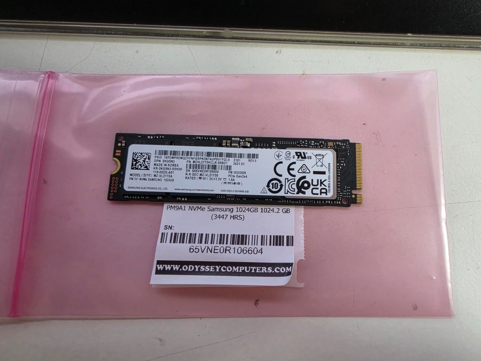 SAMSUNG PM9A1 1TB PCIe 4.0 x4 NVMe M.2 2280 SSD MZVL21T0HCLR-00BD1 0KG5N3