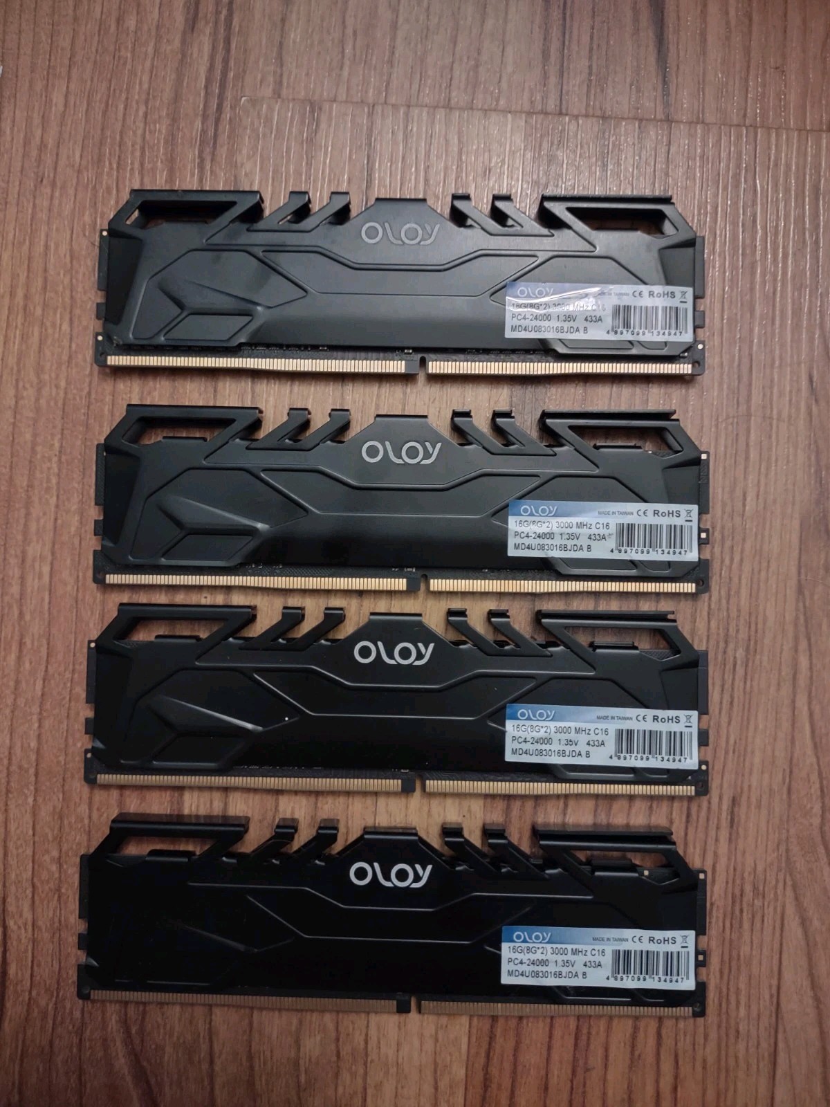 OLOy 32GB 4x8GB DDR4-3000 CL16 PC4-24000 Desktop RAM MD4U083016BJDA B