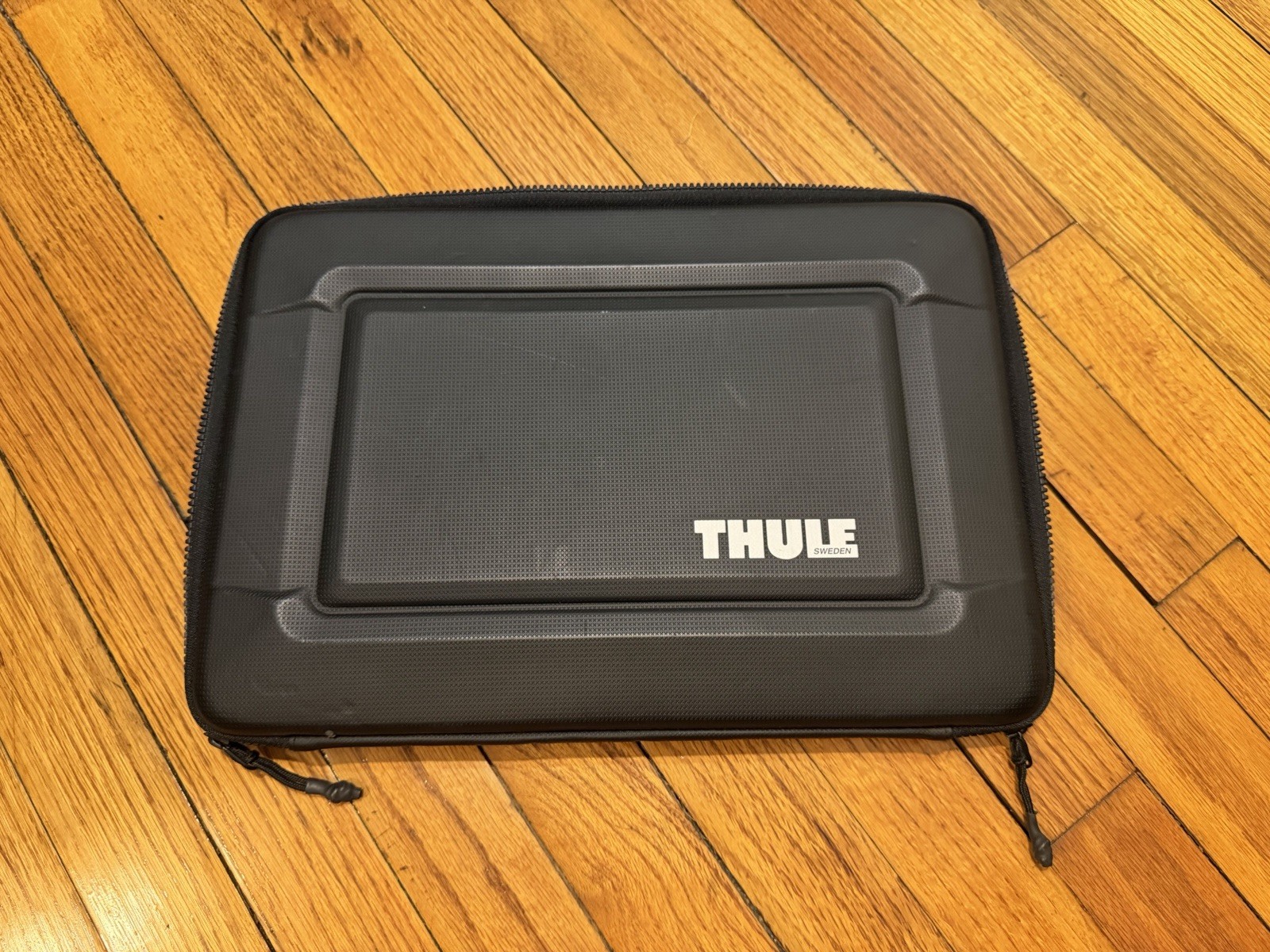 Thule Gauntlet Laptop Hard Case w/Zipper for 14" Laptop
