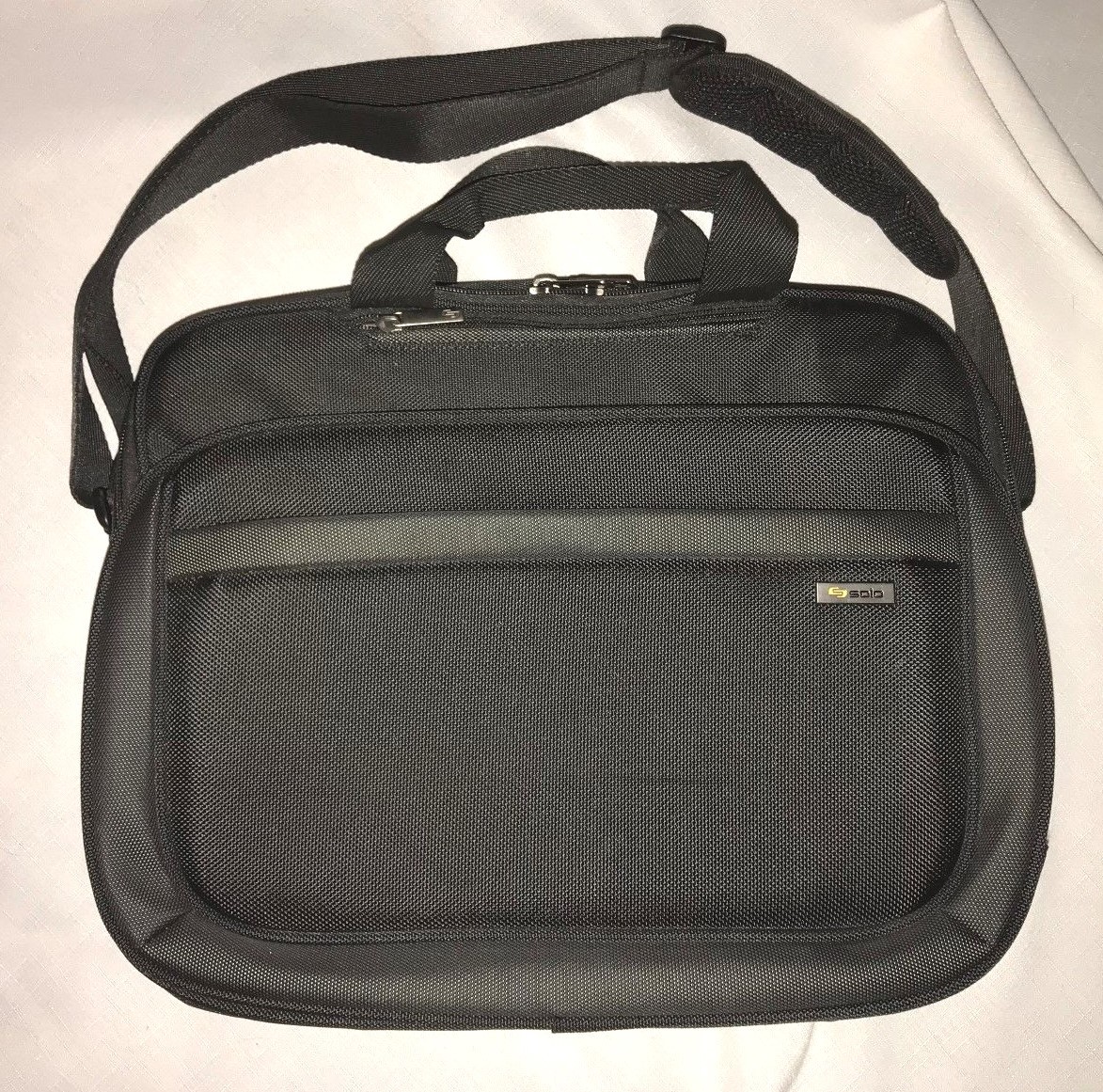 SOLO Black & Gray-Laptop Zippered Case, Handles & Shoulder Strap-Mint Condition