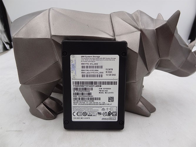 IBM MZILG15THBLA 15.36TB SAMSUNG PM1653 2.5in 24GBPS SAS SSD