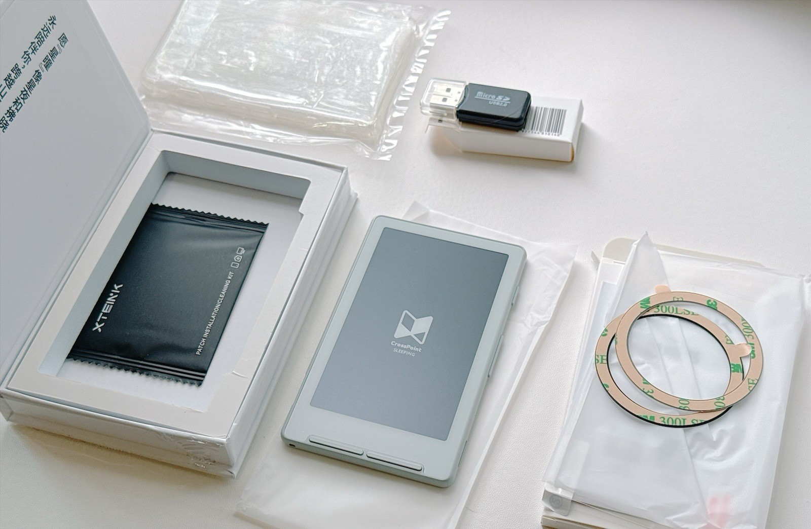 XTEINK X4 - Frost White - Crosspoint 1.5 Pre-installed 16GB Bundle. USB-C & Case