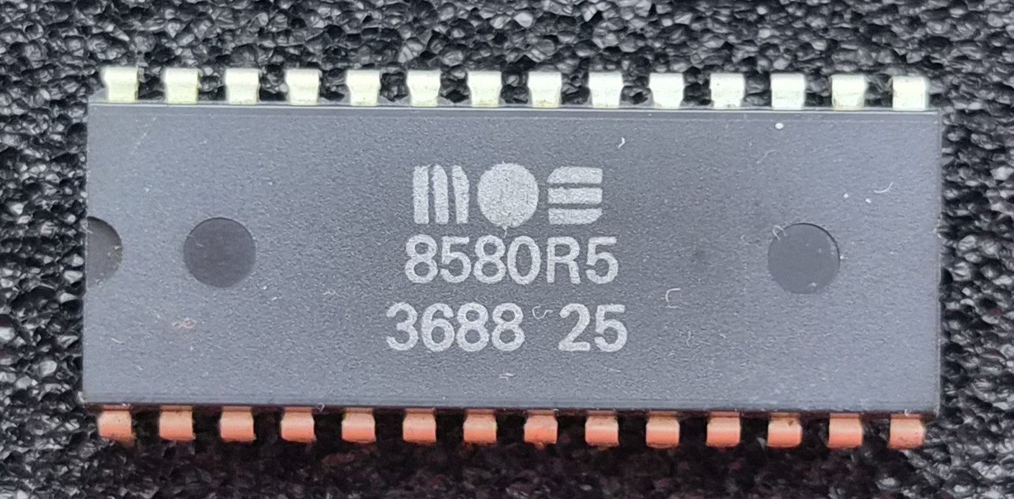 MOS 8580R5 SID Chip for Commodore 64 – Vintage Sound IC – Fully Working
