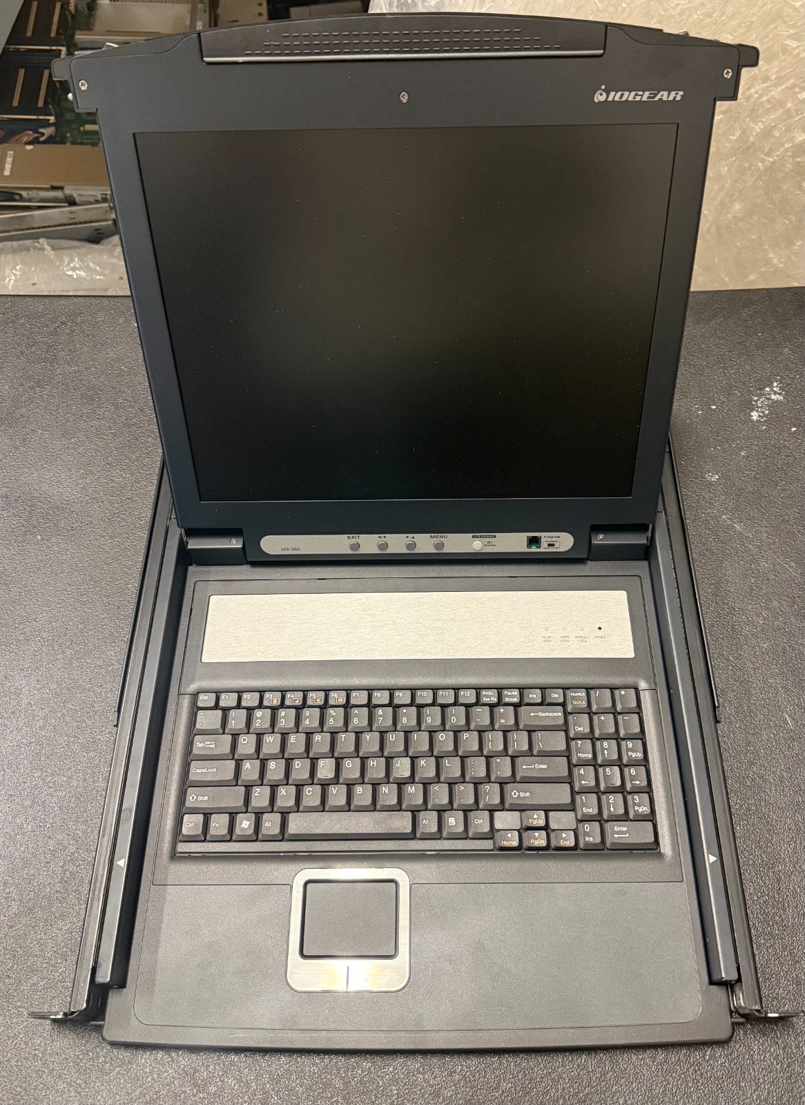 IOGEAR GCL1800 17" LCD Console Rackmount w/ Keyboard & Sliding Rack