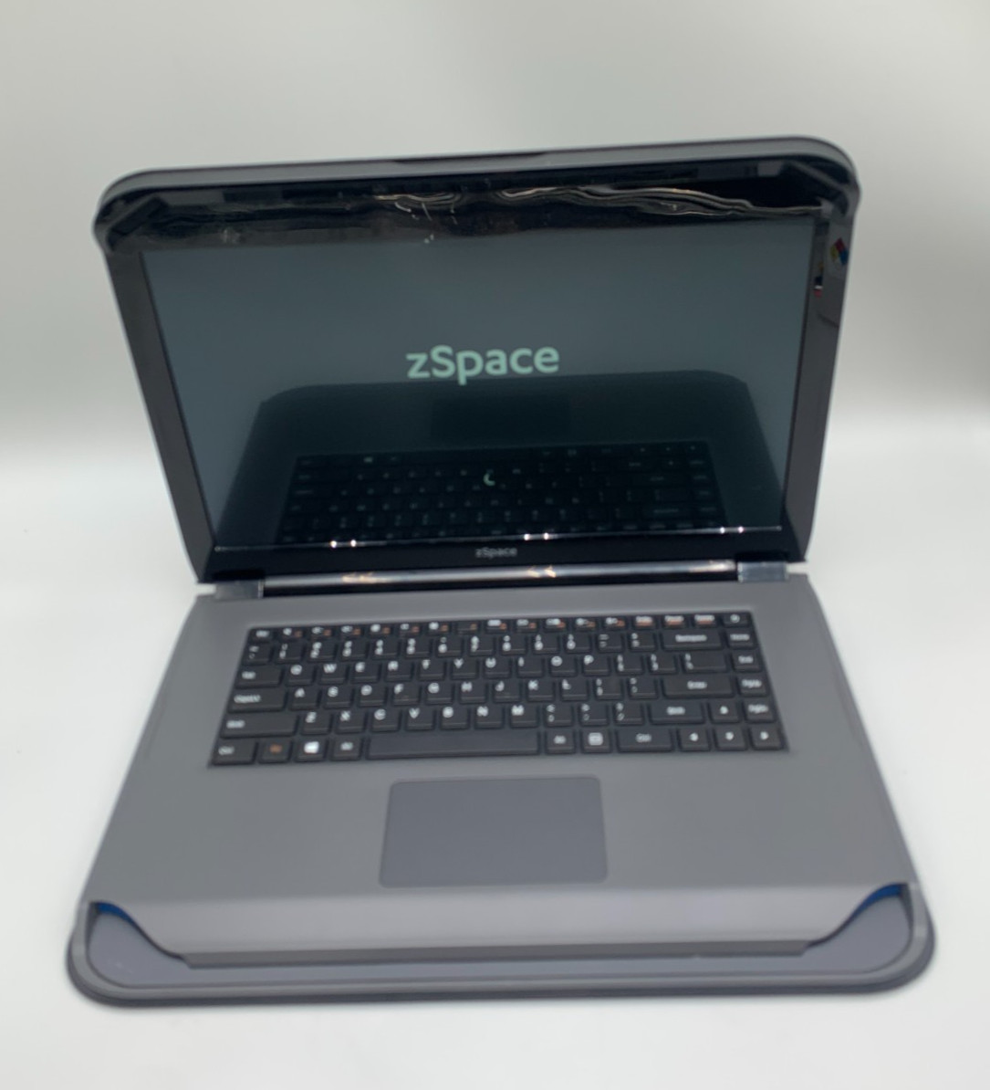 zSpace W1847 15.6" AMD A9-9420 3GHz 256GB SSD 8GB DDR4 Black Laptop Fair/Dent