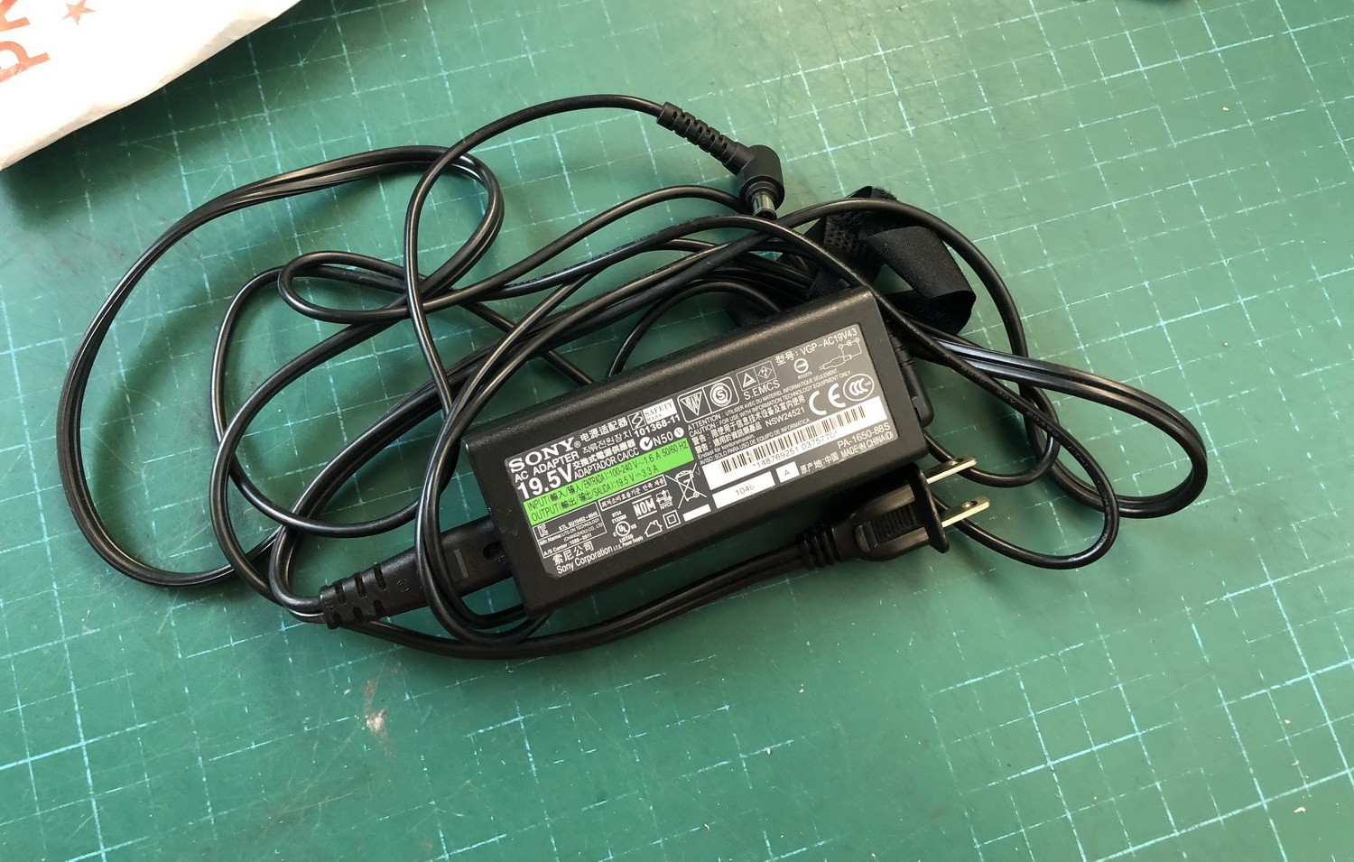 Genuine SONY AC Power Adapter Charger 19.5V 3.3A 65W VGP-AC19V43 PA-1650-88S