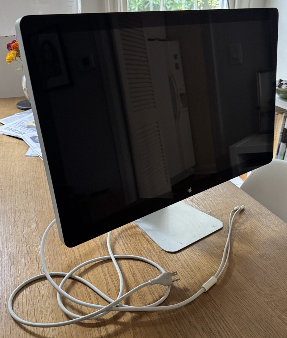 Apple Thunderbolt A1407 27 inch Widescreen LCD Monitor - Silver