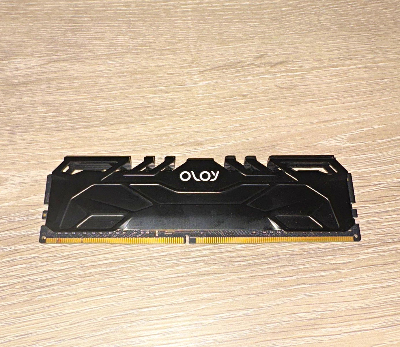OLOy 16GB DDR4-4000 PC4-32000 288-Pin UDIMM Non-ECC RAM MD4U084018B0J0DA
