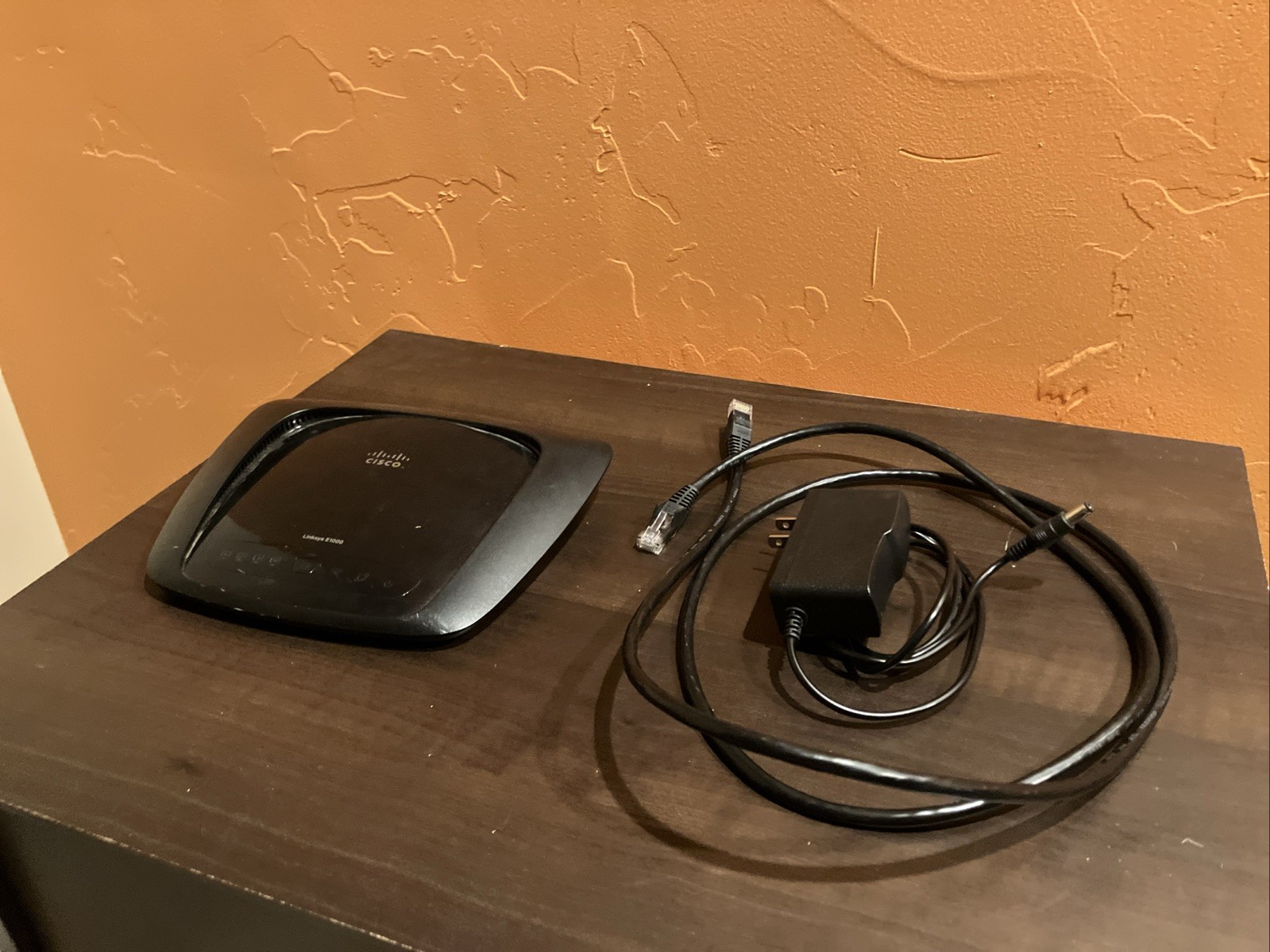 Linksys E1000 300 Mbps 4-Port 10/100 Wireless N Router
