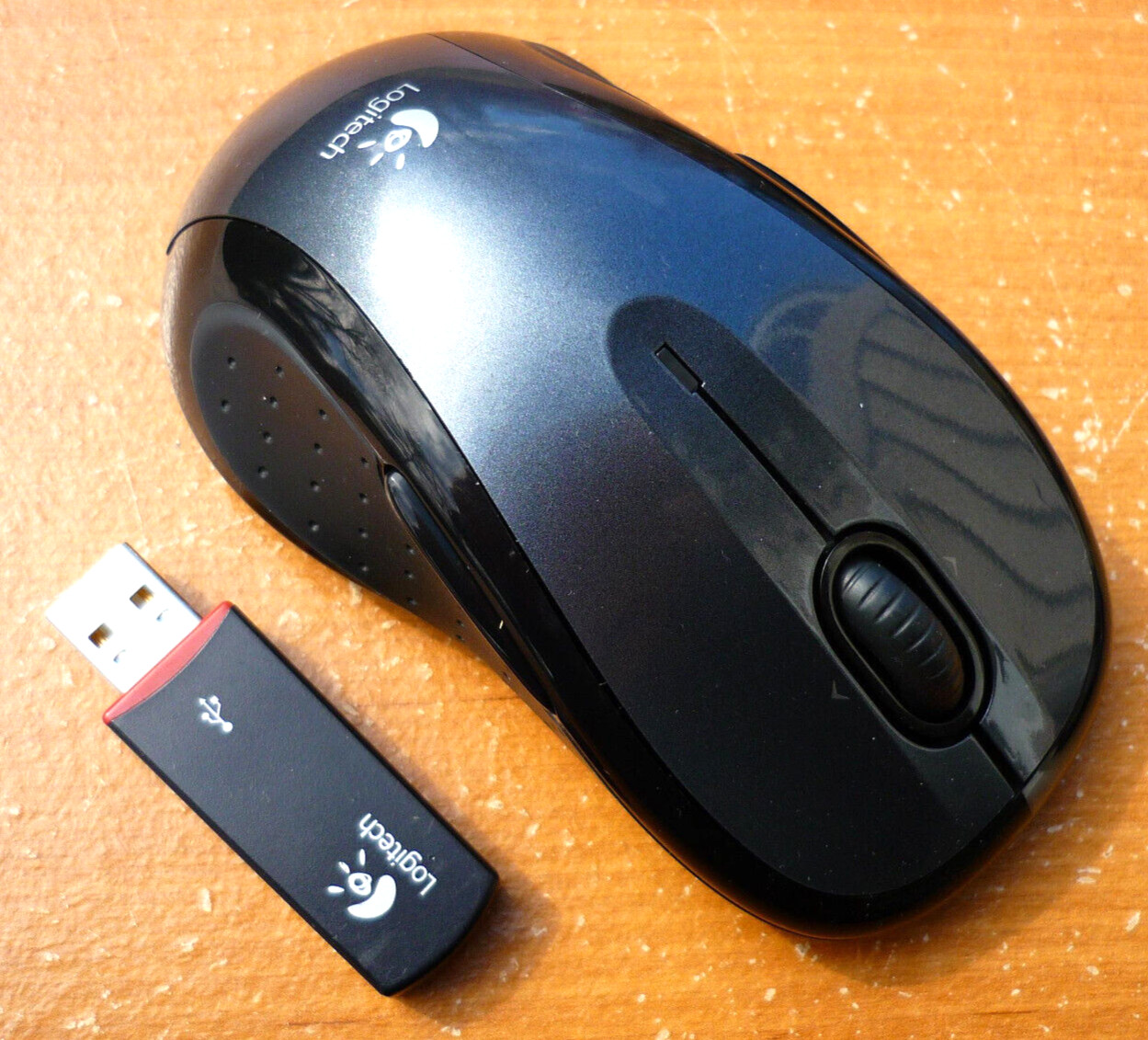 Logitech LX8 Wireless Laser Mouse + Receiver Gloss Silver M-BCK135 Clean Tested