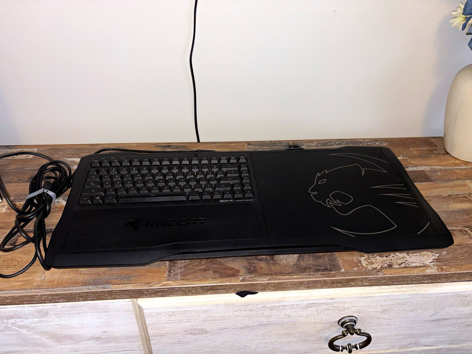 ROCCAT SOVA Gaming Lapboard Wired Keyboard Built-In Mouse Pad Black