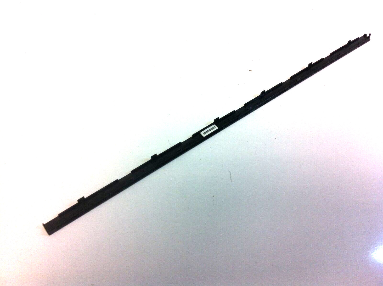 Toshiba Satellite C655 Genuine Keyboard Hinge Cover Trim 6051B0565601 - 211