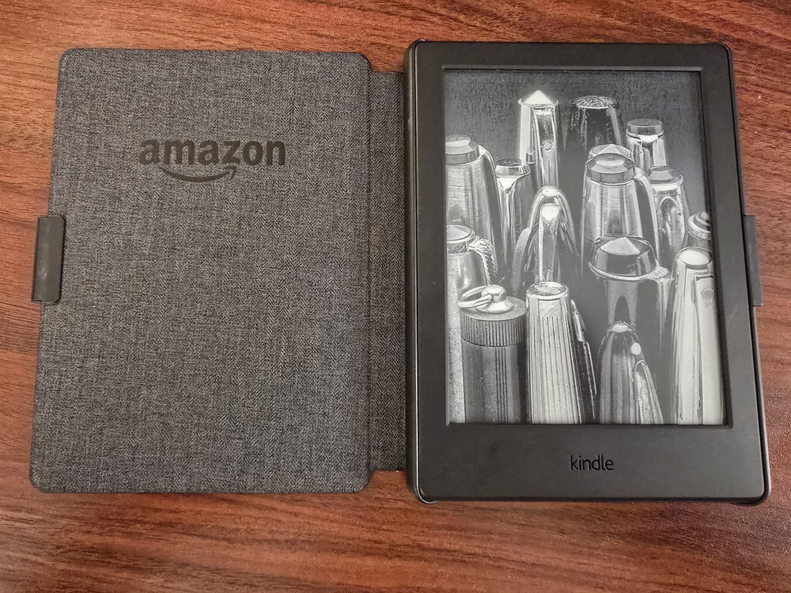 Amazon Kindle Paperwhite 6-inch E-ink display designed