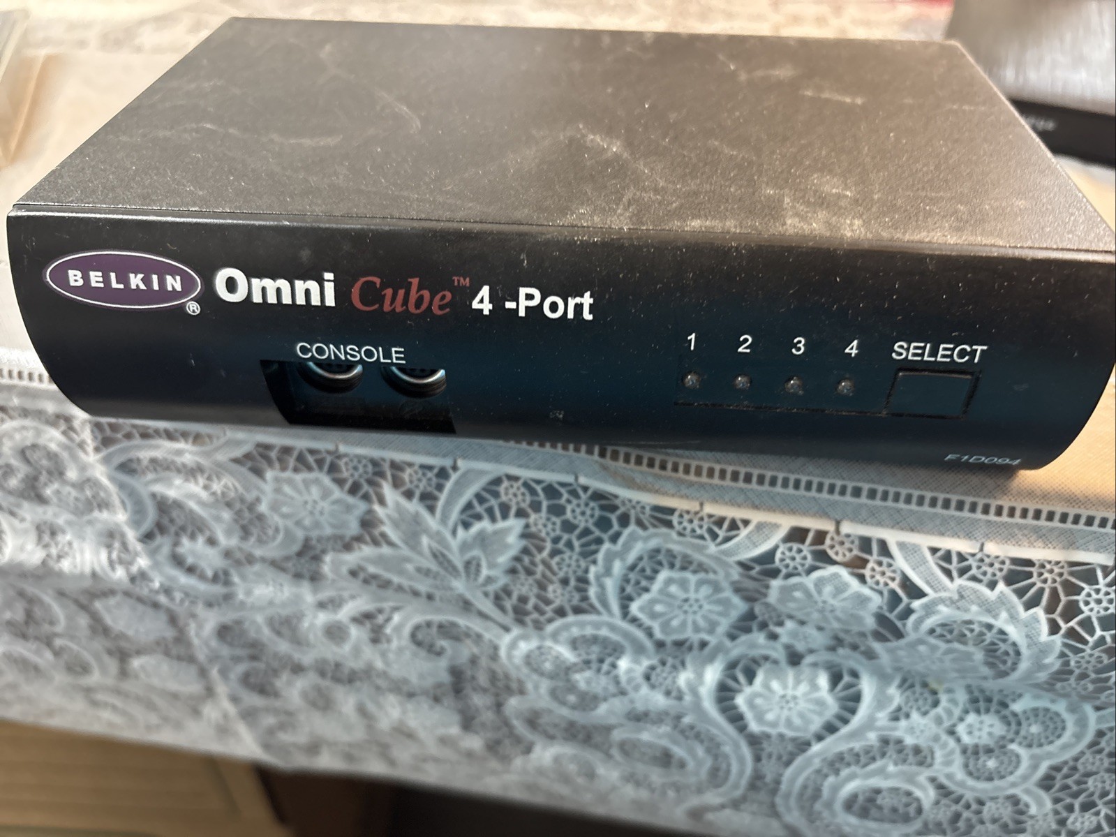 BELKIN Omni Cube 4-Port KVM Switch, F1D094 pre-owned with cables