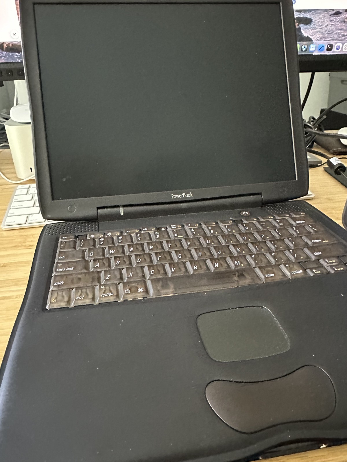 2000 Apple PowerBook G3 Pismo 500MHz M7572 – Working – Mac OS X 10.3.5